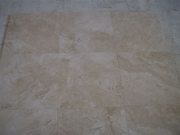 Travertino Bianco Maremma - cross cutTravertino-Bianco-Maremma-in-the-layer.jpg